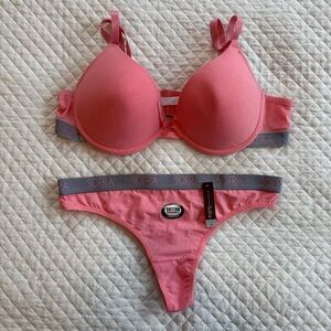 New with Tags! Sofra Coral Bra Set 42 C and XL Panty Intimate Wear